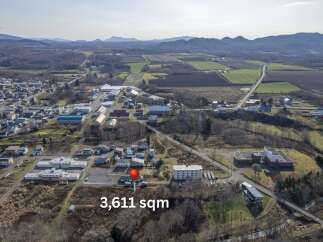 Discover this expansive 3,611 sqm property, offering a unique opportunity for development or investment.