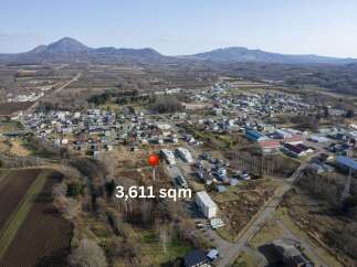Discover this expansive 3,611 sqm plot of land, perfect for development in a serene rural setting.