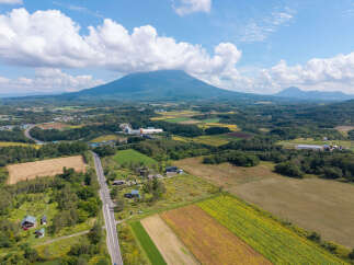 Discover this stunning rural property offering breathtaking panoramic views of a majestic mountain and surrounding rolling hills.