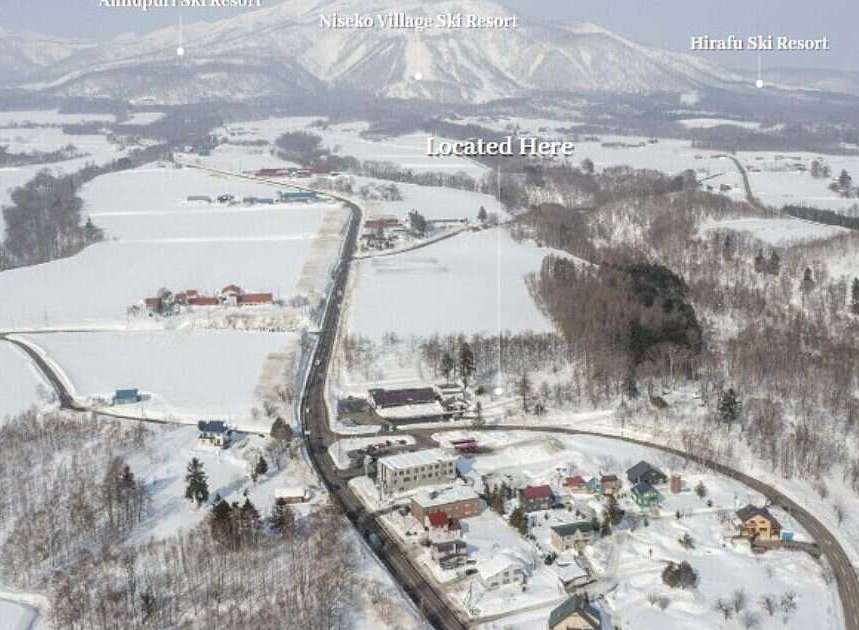 Discover your dream getaway in this picturesque snowy landscape, offering proximity to renowned ski resorts like Niseko Village, Moiwa, and Hirafu.