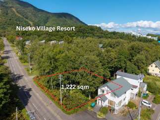 Discover this prime 1,222 sqm plot of land located within the prestigious Niseko Village Resort.