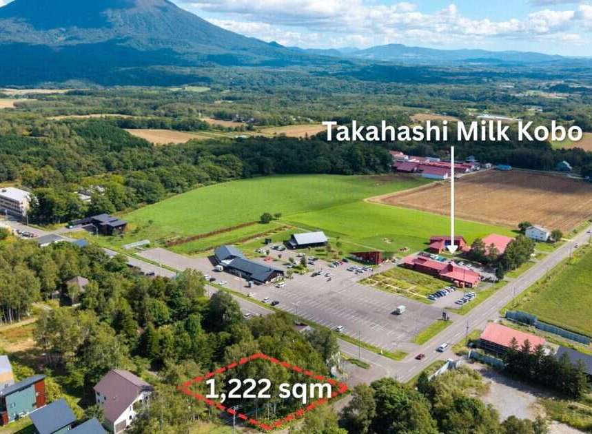 Discover an exceptional opportunity to own a prime piece of land, spanning 1,222 sqm, in a picturesque rural setting.