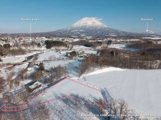 Discover this expansive property nestled in a serene winter landscape, offering breathtaking views of Niseko Town and the majestic Mt.