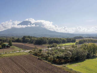 Experience the tranquility of rural living with this stunning property offering breathtaking views of a majestic mountain.