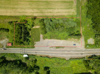 Discover this prime parcel of land, perfect for development or investment.