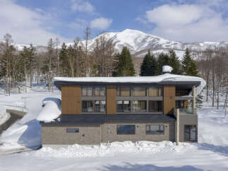 Experience luxury mountain living in this stunning contemporary home, nestled amidst snow-covered landscapes and majestic peaks.