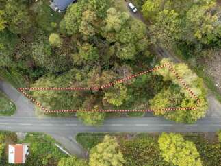 Discover this prime parcel of land, ideally situated adjacent to a paved road, offering excellent accessibility.