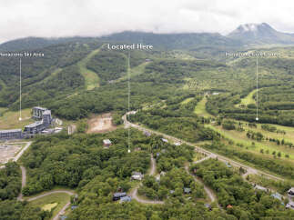 Discover the prime location of this property, nestled between the Hanazono Ski Area and the Hanazono Golf Course.