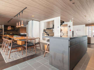 Chalet in Niseko Hirafu with 8 Bedrooms and 6 Bathrooms
