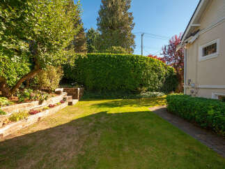 Discover a charming backyard oasis perfect for relaxation and entertainment.