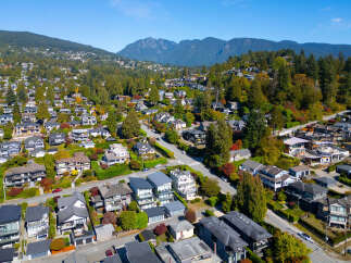 Discover this stunning hillside neighborhood offering breathtaking mountain views and a vibrant autumn palette.