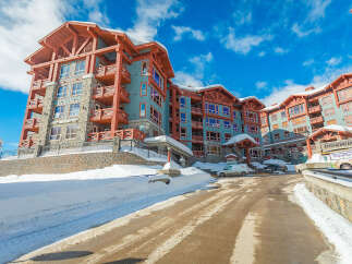 Experience luxury mountain living in this stunning ski-in/ski-out property, boasting a prime location with breathtaking views.