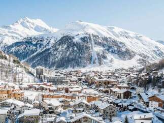 Chalet for sale in Val D Isere with 5 Beds