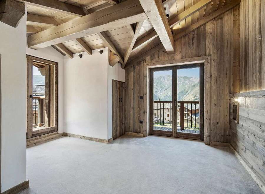 Experience rustic charm and breathtaking mountain views from this exquisite alpine retreat.