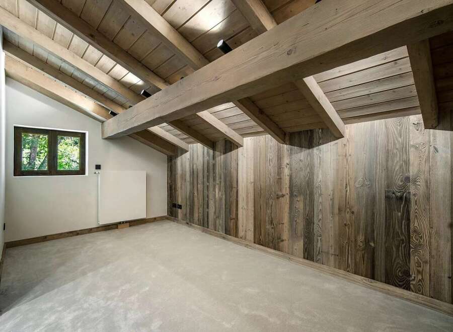 Experience rustic charm in this beautifully appointed room featuring exposed wooden beams and a vaulted ceiling.