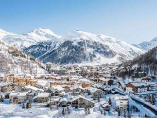 Chalet for sale in Val D Isere with 6 Beds and Ski in/Ski out