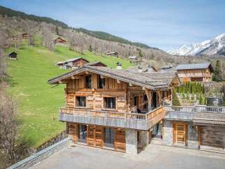 Chalet in La Clusaz with 8 Bedrooms