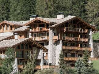 New Development in Val D Isere with 5 Beds and Ski in/Ski out