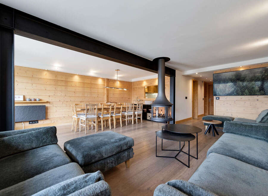 Experience luxurious mountain living in this stunning open-plan living and dining area.