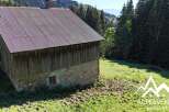 Discover this charming rustic property nestled in the heart of the mountains, offering a unique opportunity for renovation and personalization.