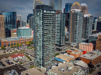 Experience modern urban living in this stunning high-rise apartment building, featuring sleek architecture and panoramic city views.