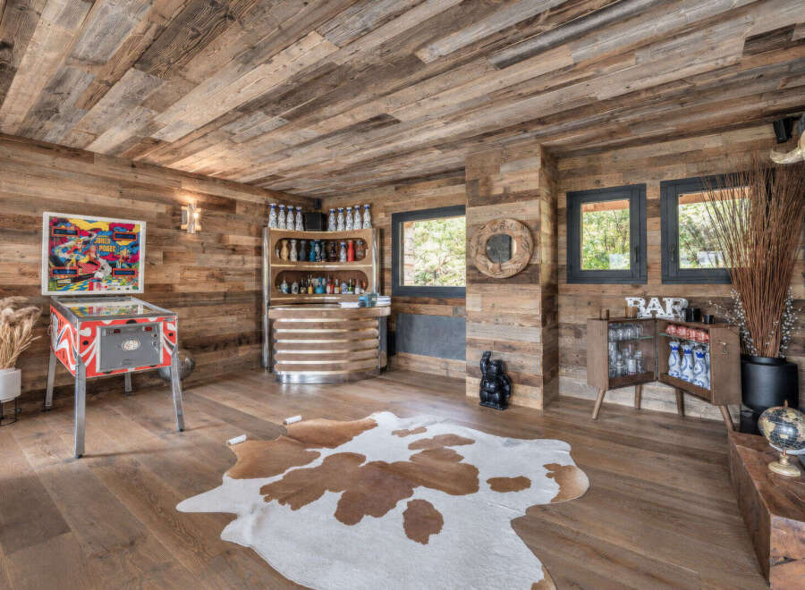 Experience ultimate relaxation and entertainment in this rustic mountain retreat.
