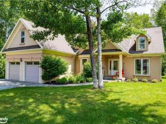 For Sale in Blue Mountains with 3 Beds and 3 Bathrooms