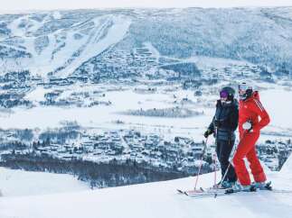Experience the ultimate winter getaway with this stunning ski resort property offering breathtaking panoramic views of snow-capped mountains and a charming village nestled below.