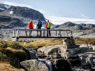 Experience the ultimate adventure with this stunning mountain landscape, perfect for outdoor enthusiasts.