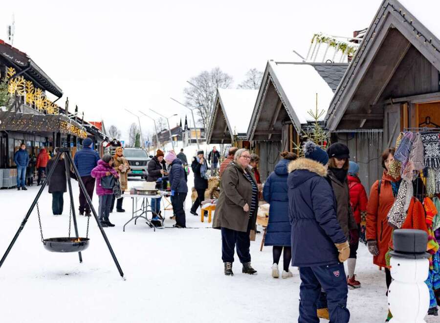 Experience the charm of a winter market in Geilo, Norway, with this vibrant scene.