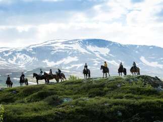 Experience the ultimate equestrian adventure with this stunning property, offering breathtaking views of snow-capped mountains and lush green valleys.