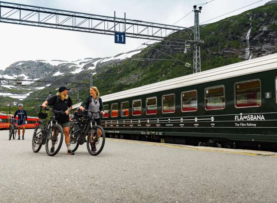 Experience the breathtaking beauty of Norway with a scenic train journey on the Flåm Railway.