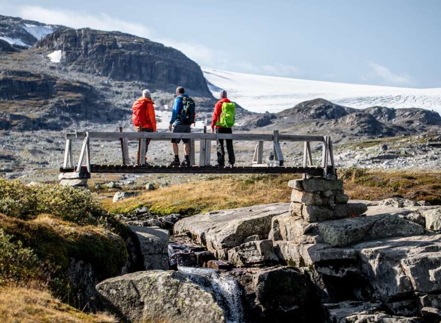 Experience the ultimate adventure with this stunning mountain landscape, perfect for outdoor enthusiasts.