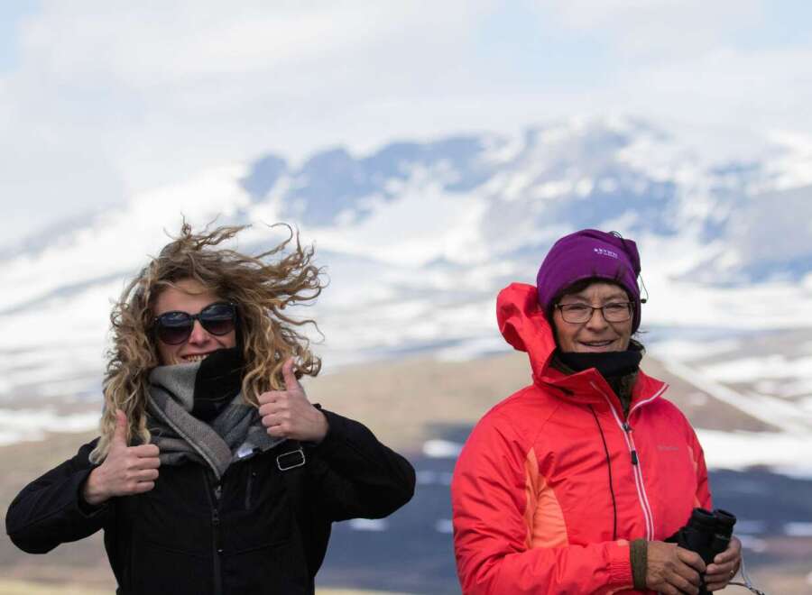 Experience the breathtaking beauty of this mountain landscape, perfect for outdoor enthusiasts and nature lovers.