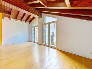Experience the charm of this attic apartment, featuring a stunning exposed wooden beam ceiling that adds warmth and character.