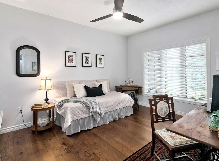 This charming room features a comfortable daybed adorned with plush pillows and a cozy throw blanket, perfect for relaxation.