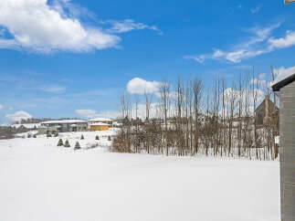 For Sale in Blue Mountains with 4 Bedrooms and 5 Bathrooms
