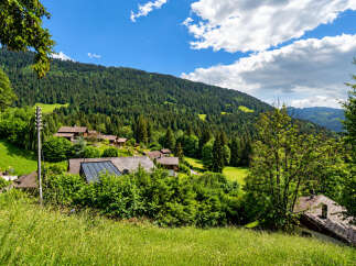 Discover this charming property nestled amidst the picturesque Swiss Alps.