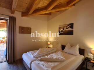 Experience cozy comfort in this charming bedroom featuring two inviting beds, perfect for a relaxing getaway.