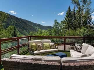 For Sale in Aspen with 4 Beds and 6 Bathrooms