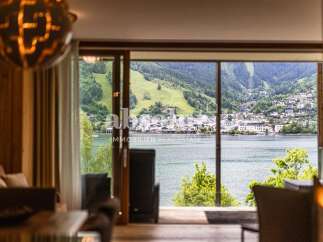 Luxury at its best!  A two-bedroom holiday flat with panoramic views right on the shores of Lake Zell