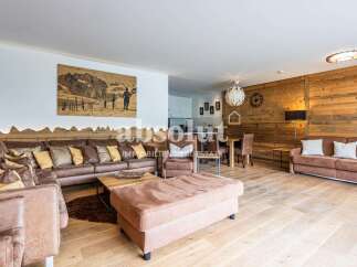 Luxury at its best!  A two-bedroom holiday flat with panoramic views right on the shores of Lake Zell
