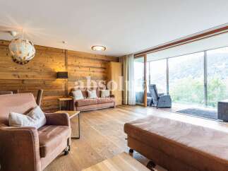 Luxury at its best!  A two-bedroom holiday flat with panoramic views right on the shores of Lake Zell