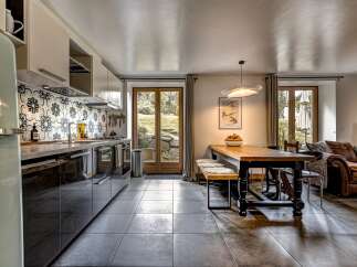 CHAMONIX - A bright, modern apartment with private terrace