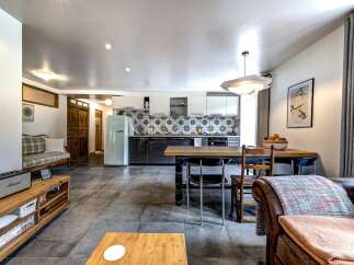 CHAMONIX - A bright, modern apartment with private terrace