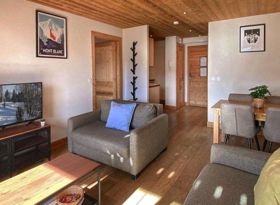 Experience the charm of this cozy living space, perfect for your next mountain getaway.
