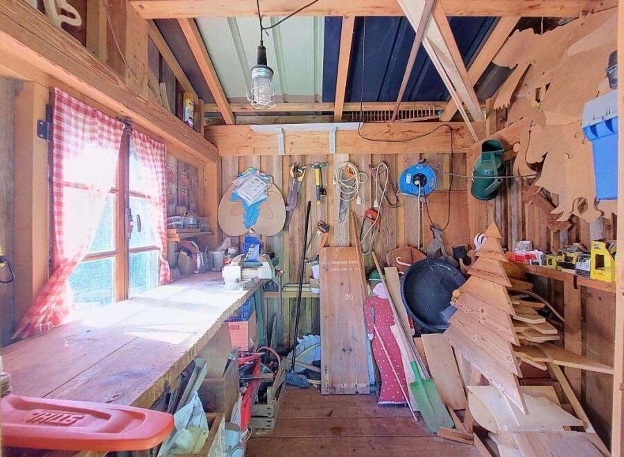 Discover a charming workshop space, perfect for your creative projects.