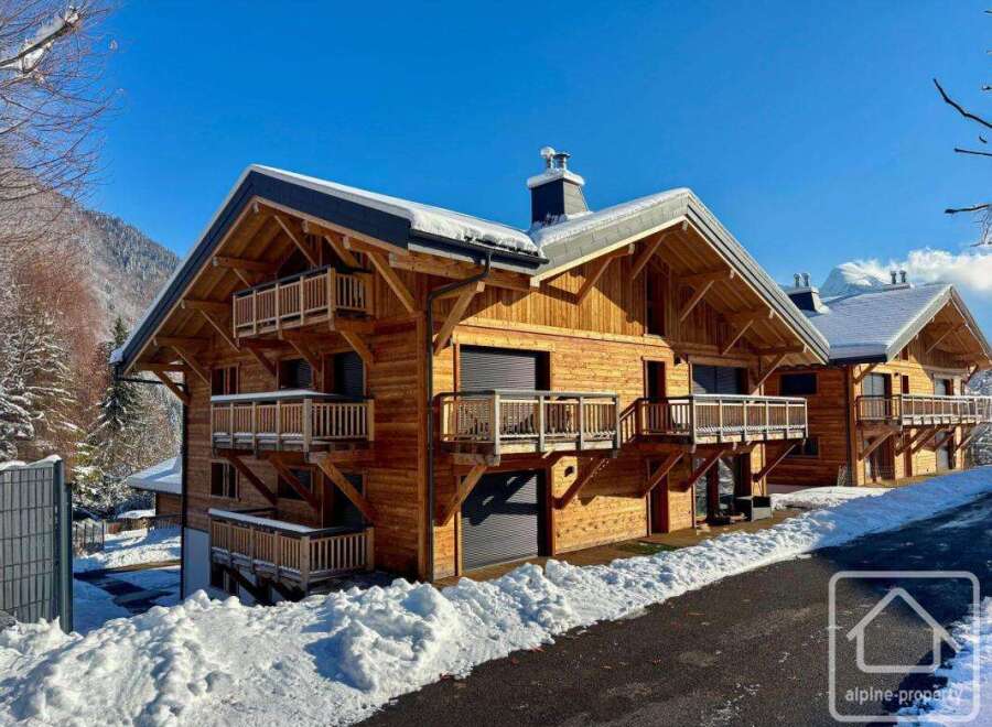 Experience luxury mountain living in this stunning wooden chalet, perfect for a winter getaway.