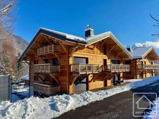 Experience luxury mountain living in this stunning wooden chalet, perfect for a winter getaway.