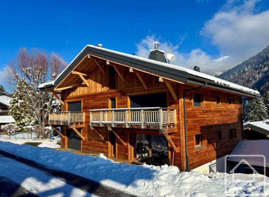 Experience luxury mountain living in this stunning wooden chalet, nestled amidst snow-covered landscapes and majestic peaks.